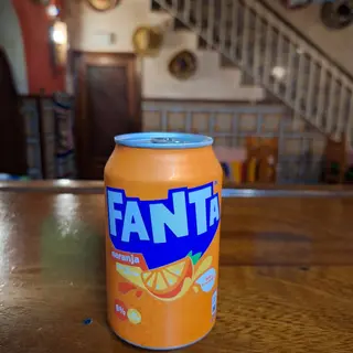 Fanta naranja lata