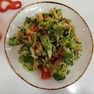 Բրոկոլիով աղցան 200գ