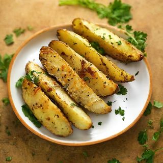 Cartofi prăjiți cu usturoi și parmezan