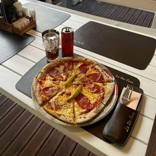 Pizza Diavolo + Coca-Cola 0.33 l 