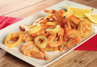 Gamberi e calamari fritti