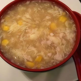 16. Sopa De Maíz Con Carne De Cangrejo