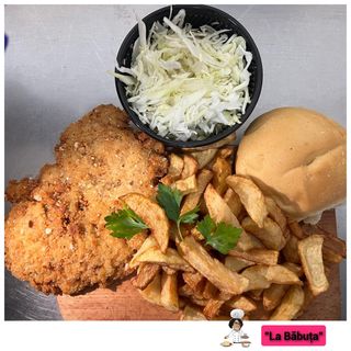 Snitel de pui cu cartofi prajiti