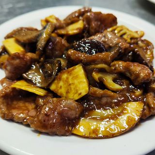 Ternera Con Bambú Y Setas Chinas