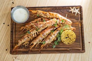 Тигровые креветки на гриле  с лаймовым  соусом (4 шт.)