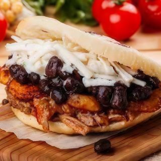 Arepa Dominó (1 Ud.)