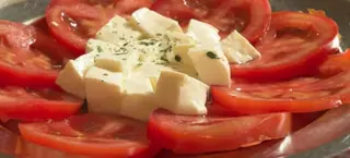 Paradajz i sir salata