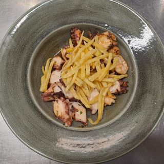 Pulpo Con Gambas al Ajillo