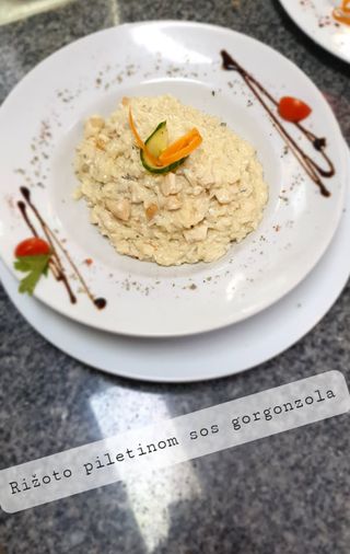 Rižoto sa piletinom u gorgonzola sosu
