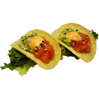 122. Patates Chips I Salmó Amb Alvocat I Maionesa Picant (2 Uds.)