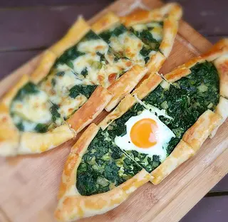 Pide spinaci e uova