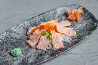 Salmón Con Aceite De Trufas Y Huevas  De Pescado