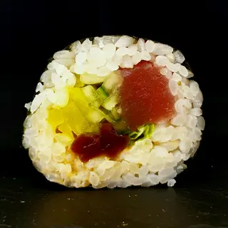 Futomaki z surowym tuńczykiem