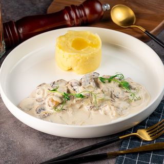 Бефстроганов  с пюре