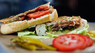 Донер в батоне (говяжий)