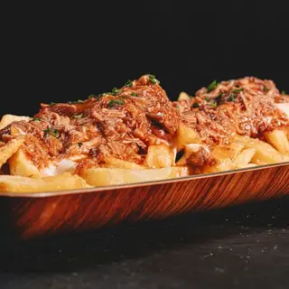 Poutine canadiense