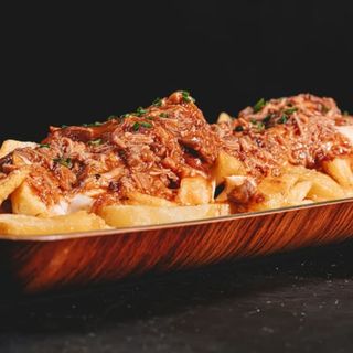 Poutine canadiense