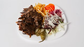 Doner de vită la farfurie