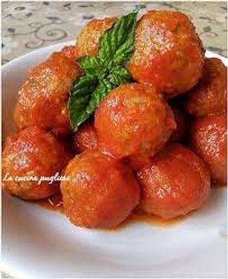 Polpette di carne con sugo di pomodoro
