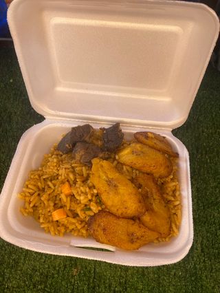 Jollof rice plantain and beef 