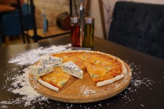 ოთხი ყველის პიცა