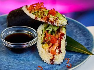 Хенд рол з лососем (350g)