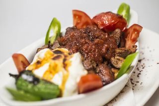 Iskender kebab vită