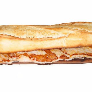 Bocadillo lomo de orza con pimientos