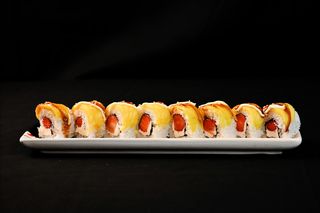 N15C Roll de Fresa, queso philadelphia y mango