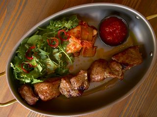 Шашлик зі свинини з домашней аджикою (240/50/30/40g)