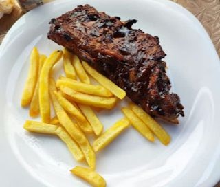 Plato Combinado De Costillas BBQ