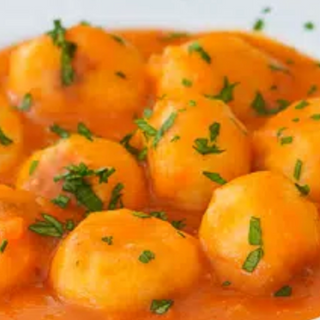 Albondigas de pollo con salsa de verdura