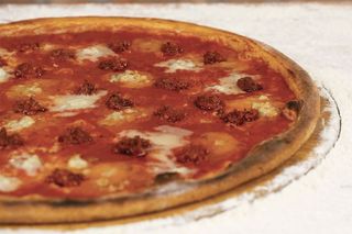 Pizza rossa ''nduja e zola