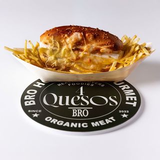 Hot Dog de pollo con cuatro quesos