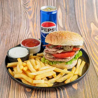 Angry burger, 200g pomfita i Pepsi