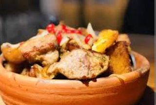 ოჯახური ღორის ხორცით