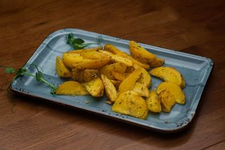 Картофельные дольки с розмарином