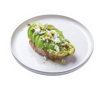 Tostada de aguacate y salmón