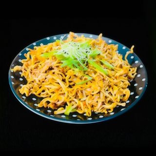 Fideos Crujientes Salteados con Verduras y Salsa Yakisoba