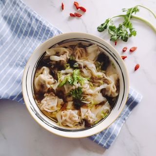 Sopa De Wan Tun De Mariscos