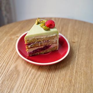 Pistachio Raspberry cake
