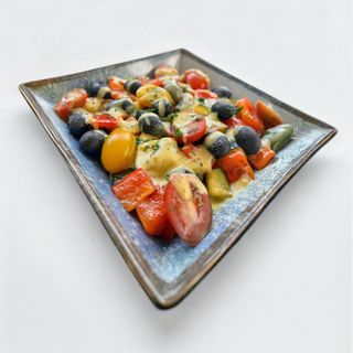 Salată de legume coapte