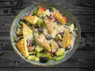 Sałatka z serem halloumi