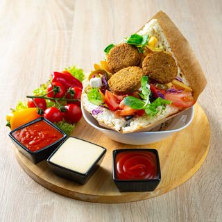 Kebab w bułce z falafelem mega