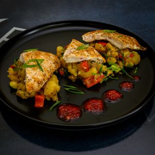 Piept de pui cu cartofi și legume