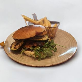 Burger Chicken  + frytki ze skórką