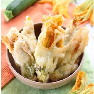 Fiori di zucca in pastella ripieni