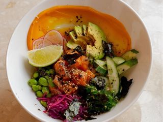 DV Poke bowl z łososiem
