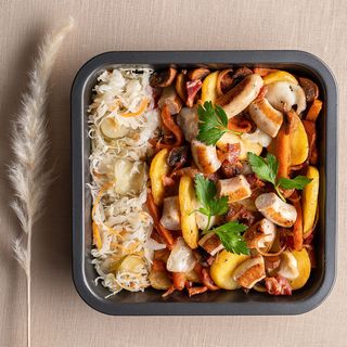 Пательня з ковбаскою-равликом