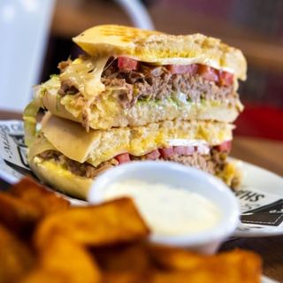 Novedad “Hamburguesa de Guey-Vaca